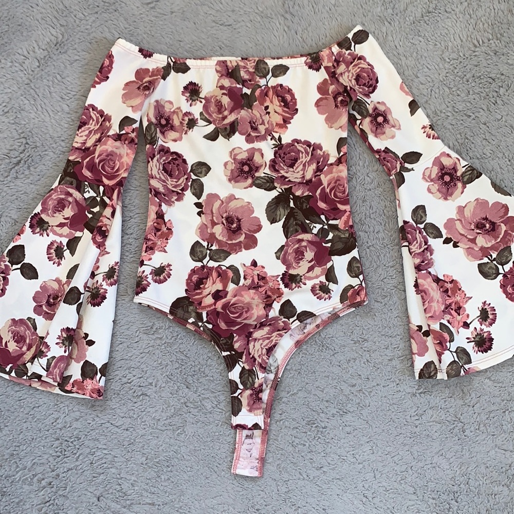 Agaci off shoulder floral belle sleeve top